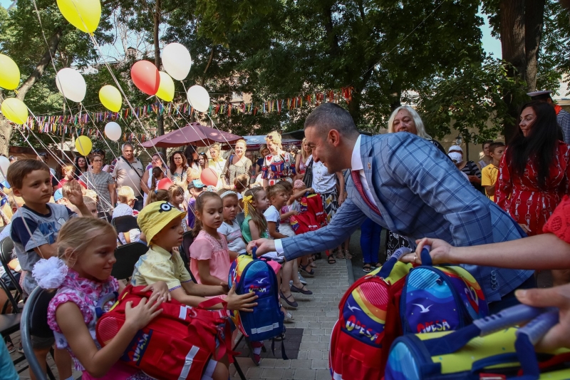Рюкзак першокласника: в Одесі проходить акція на підтримку дітей пільгових категорій